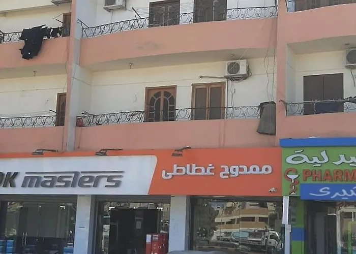 لايجار بشارع النصر غرفتين وصالة وحمامين علي البلاط Apartment