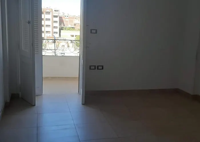 لايجار بشارع النصر غرفتين وصالة وحمامين علي البلاط Apartment Hurghada